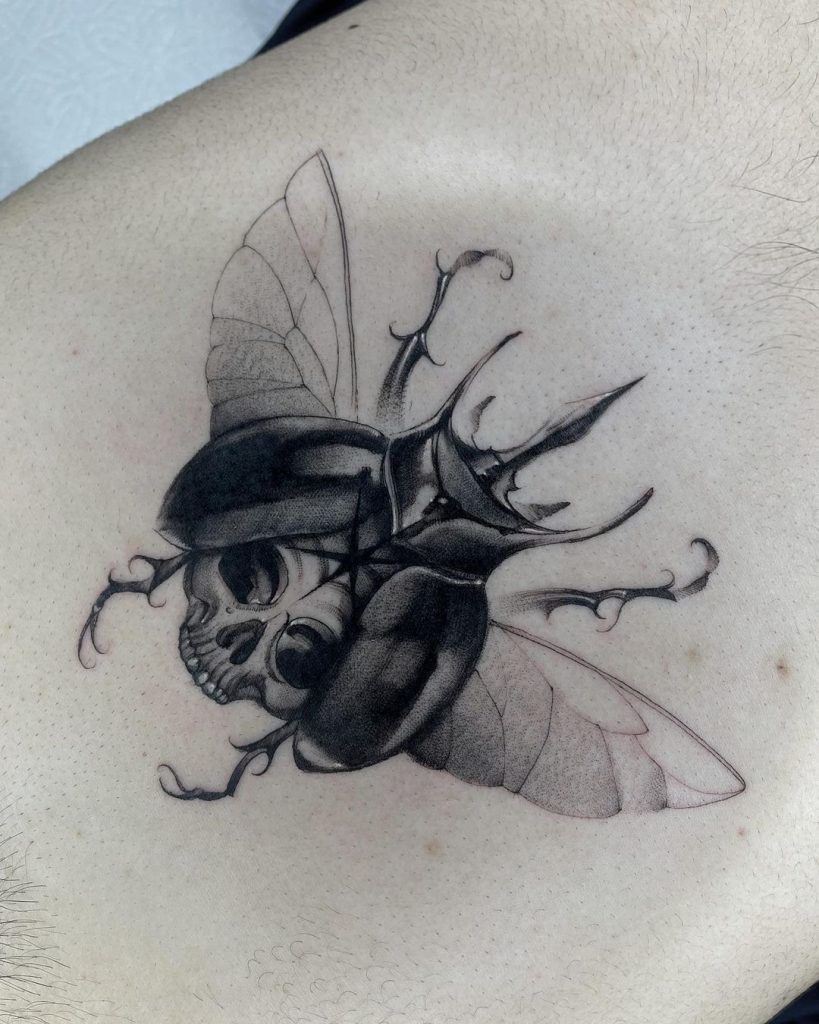A fly small skull tattoo